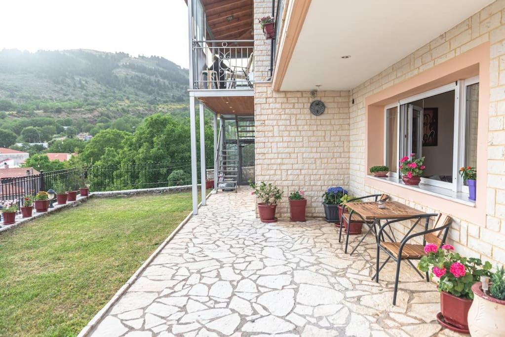 Apartamento Dimitri'S Mountain House Karpenísion Exterior foto